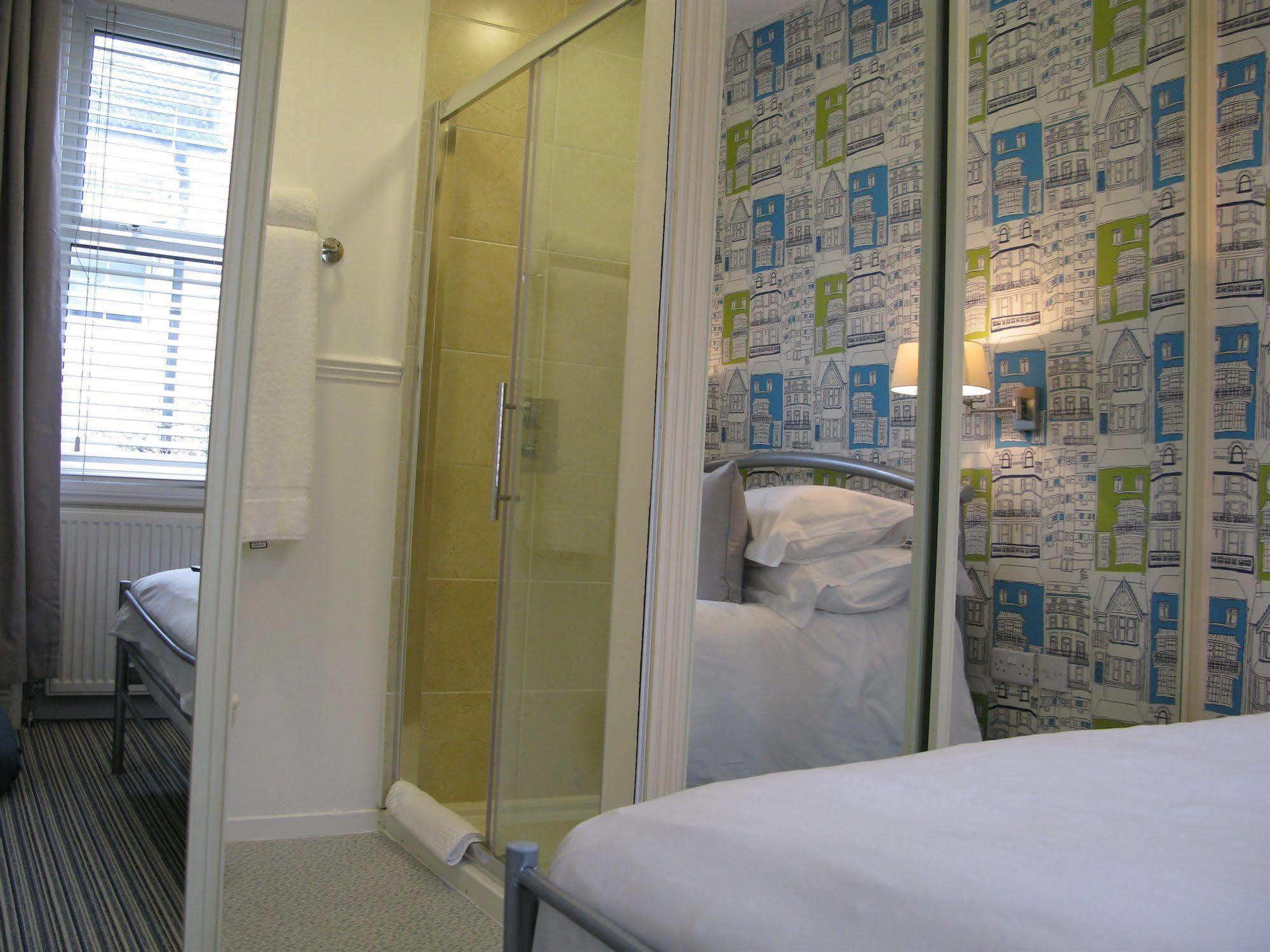 Oyo Lifestyle Hotel Sea Breeze Hove Extérieur photo
