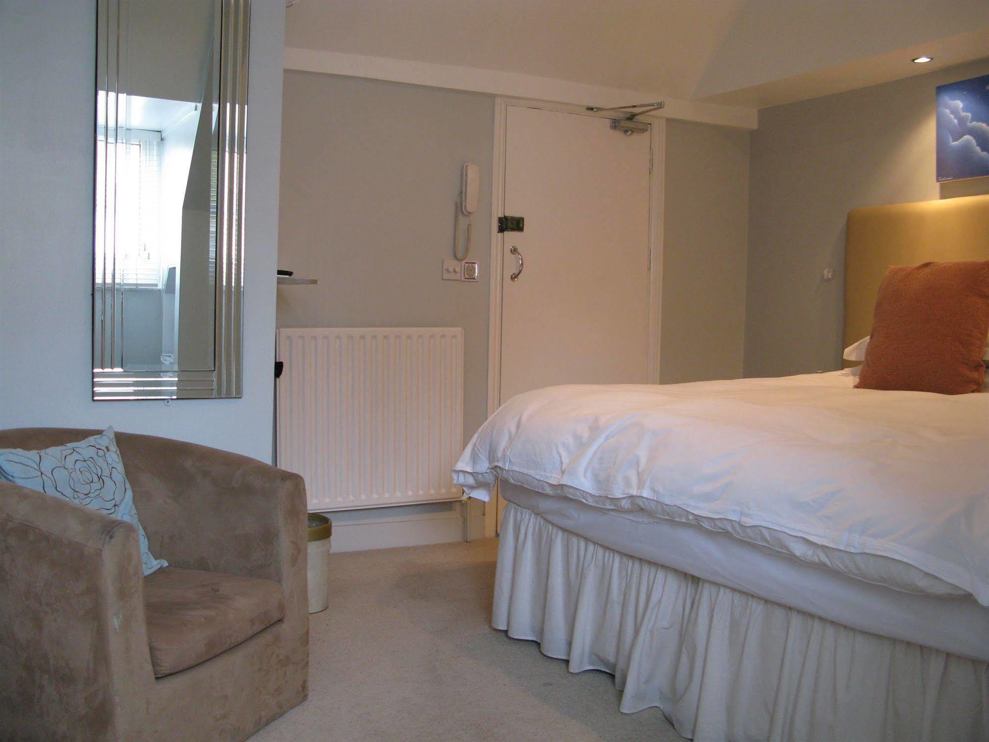 Oyo Lifestyle Hotel Sea Breeze Hove Extérieur photo