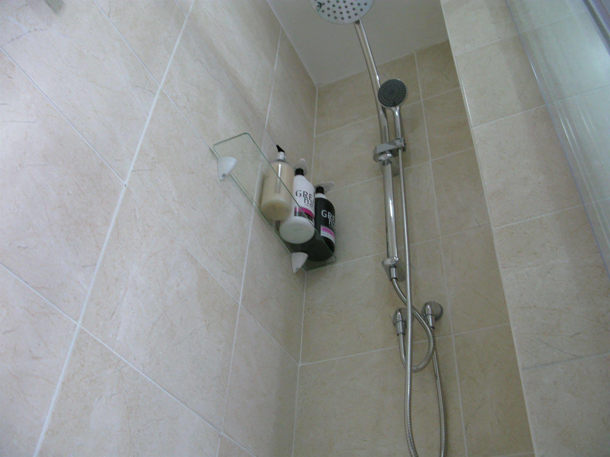 Oyo Lifestyle Hotel Sea Breeze Hove Extérieur photo