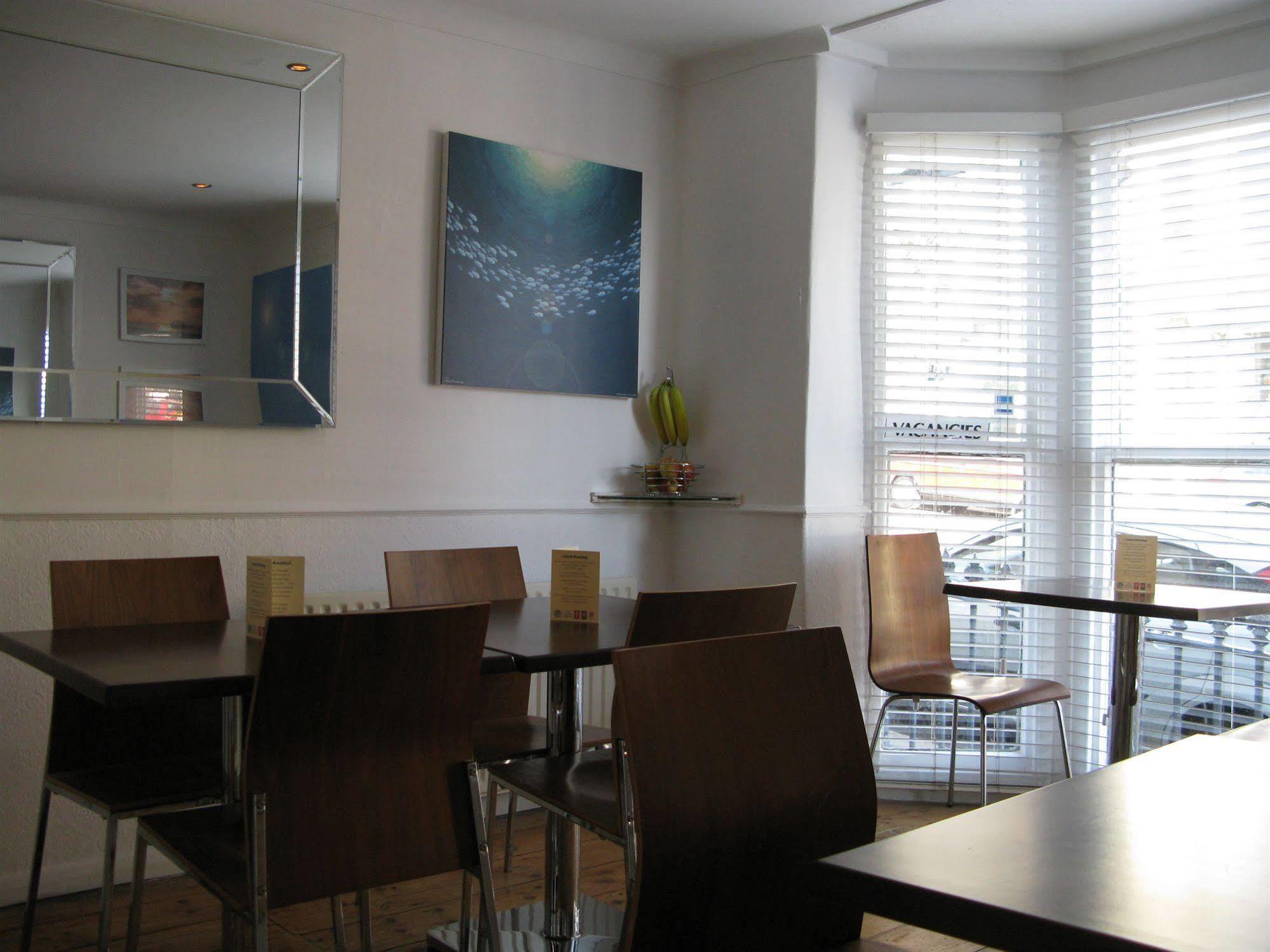 Oyo Lifestyle Hotel Sea Breeze Hove Extérieur photo