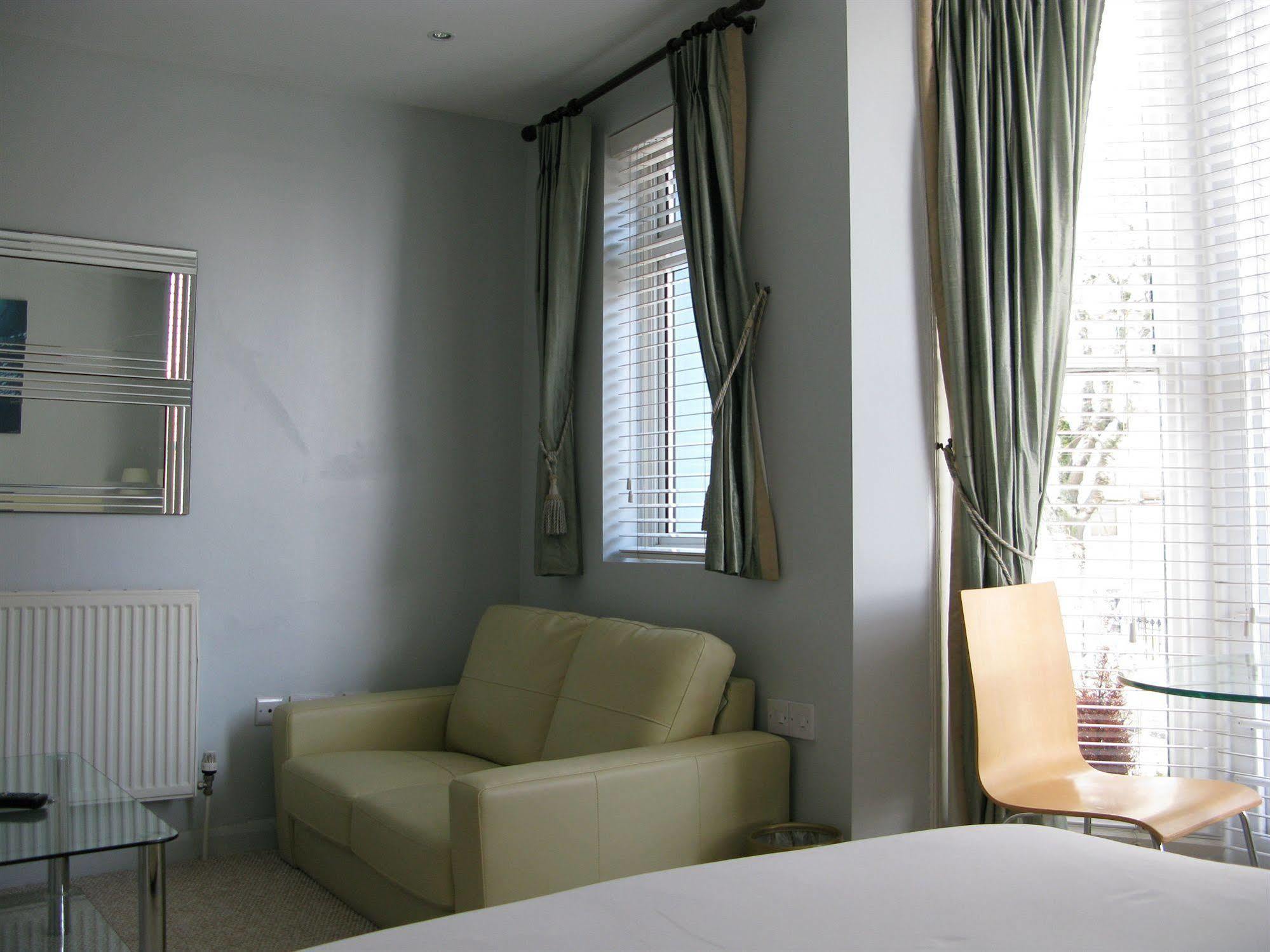 Oyo Lifestyle Hotel Sea Breeze Hove Extérieur photo
