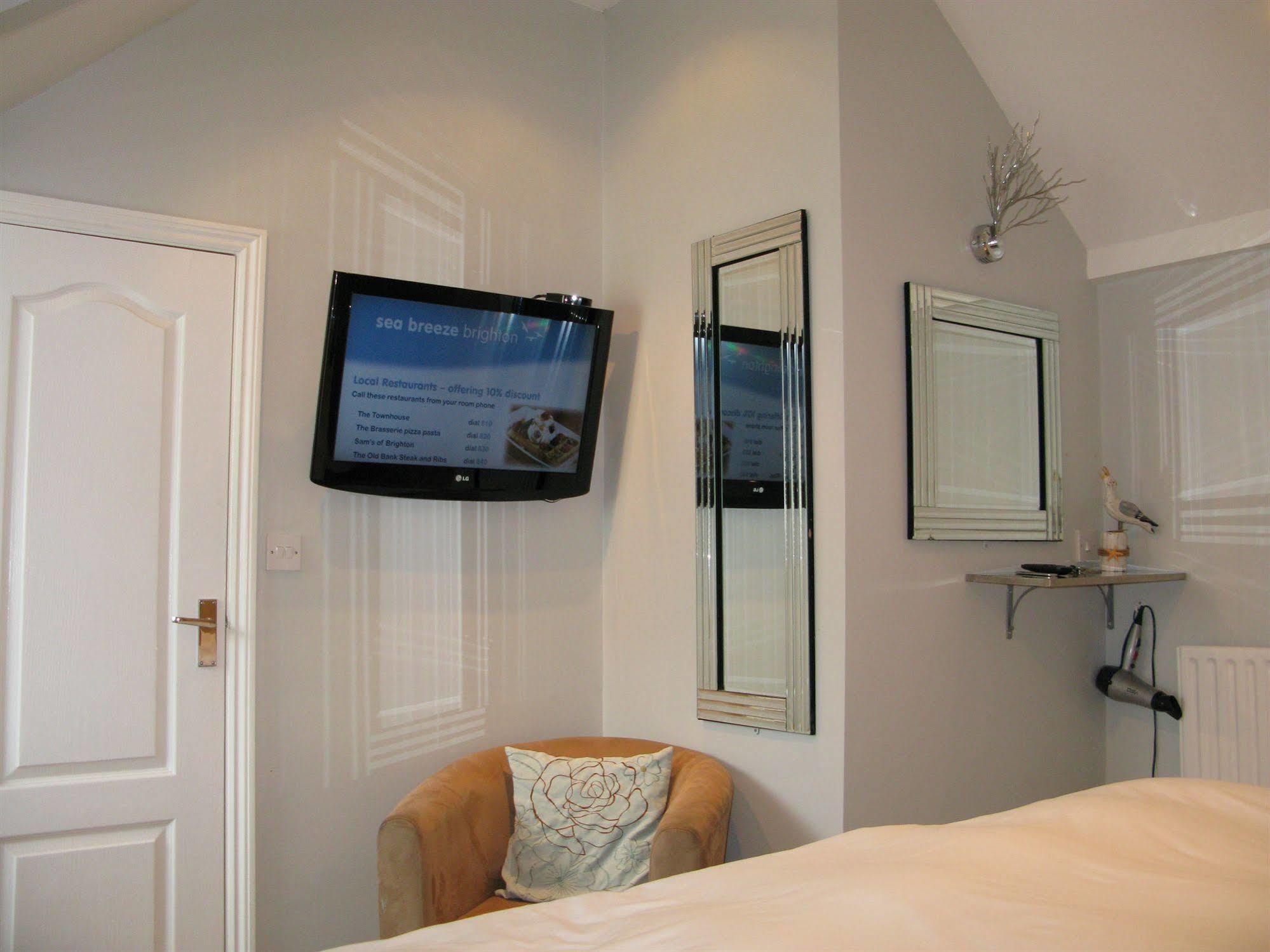 Oyo Lifestyle Hotel Sea Breeze Hove Extérieur photo