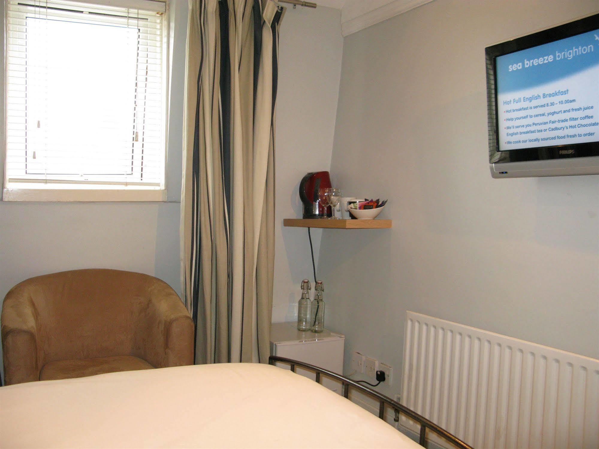 Oyo Lifestyle Hotel Sea Breeze Hove Extérieur photo