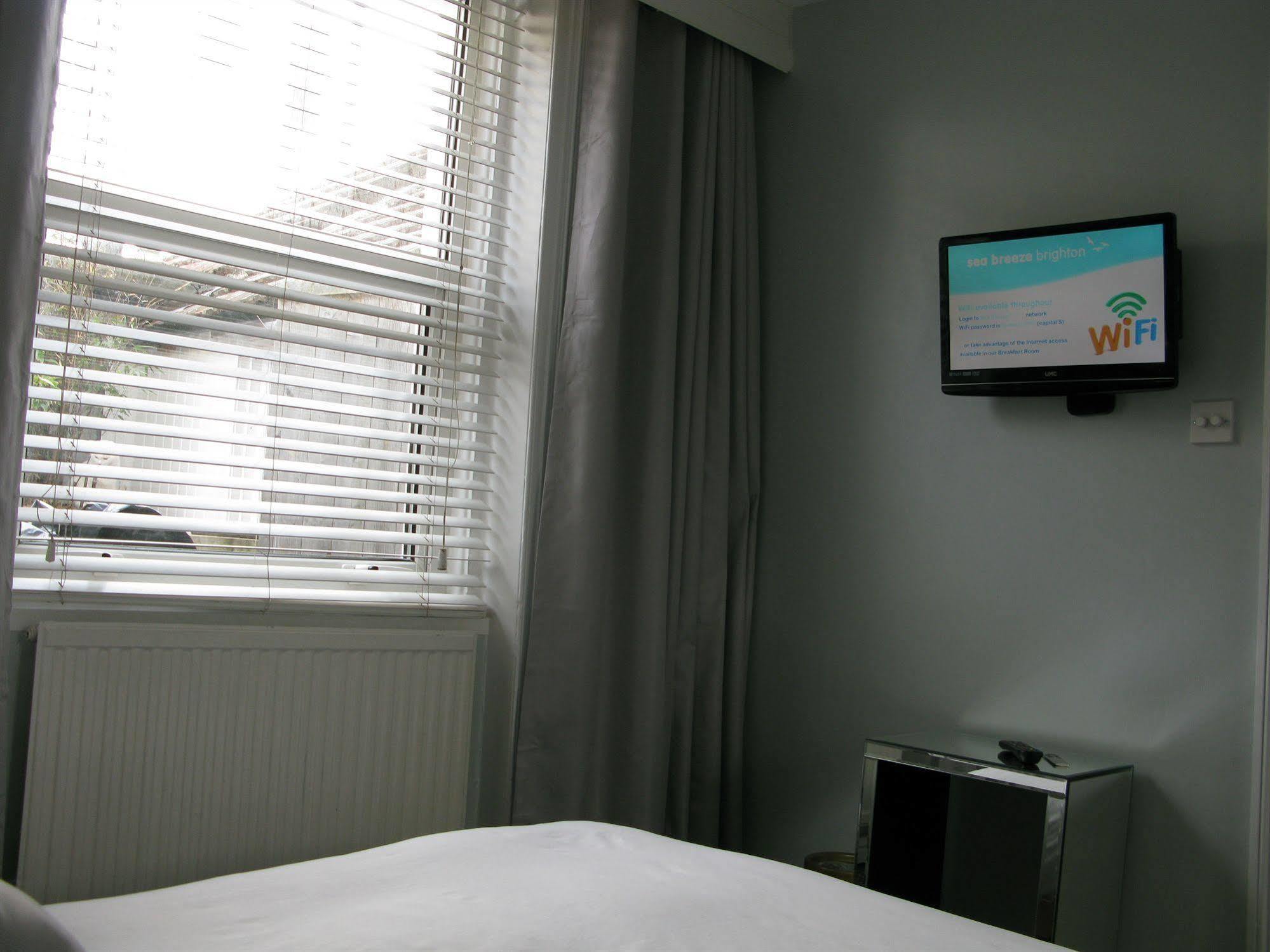 Oyo Lifestyle Hotel Sea Breeze Hove Extérieur photo