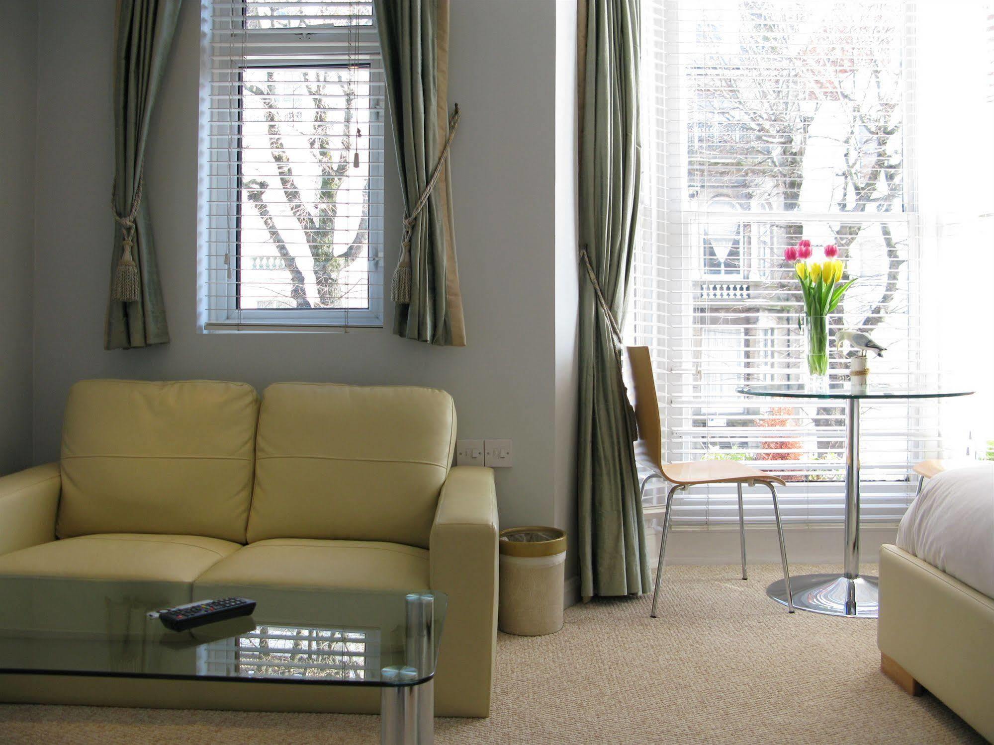 Oyo Lifestyle Hotel Sea Breeze Hove Extérieur photo