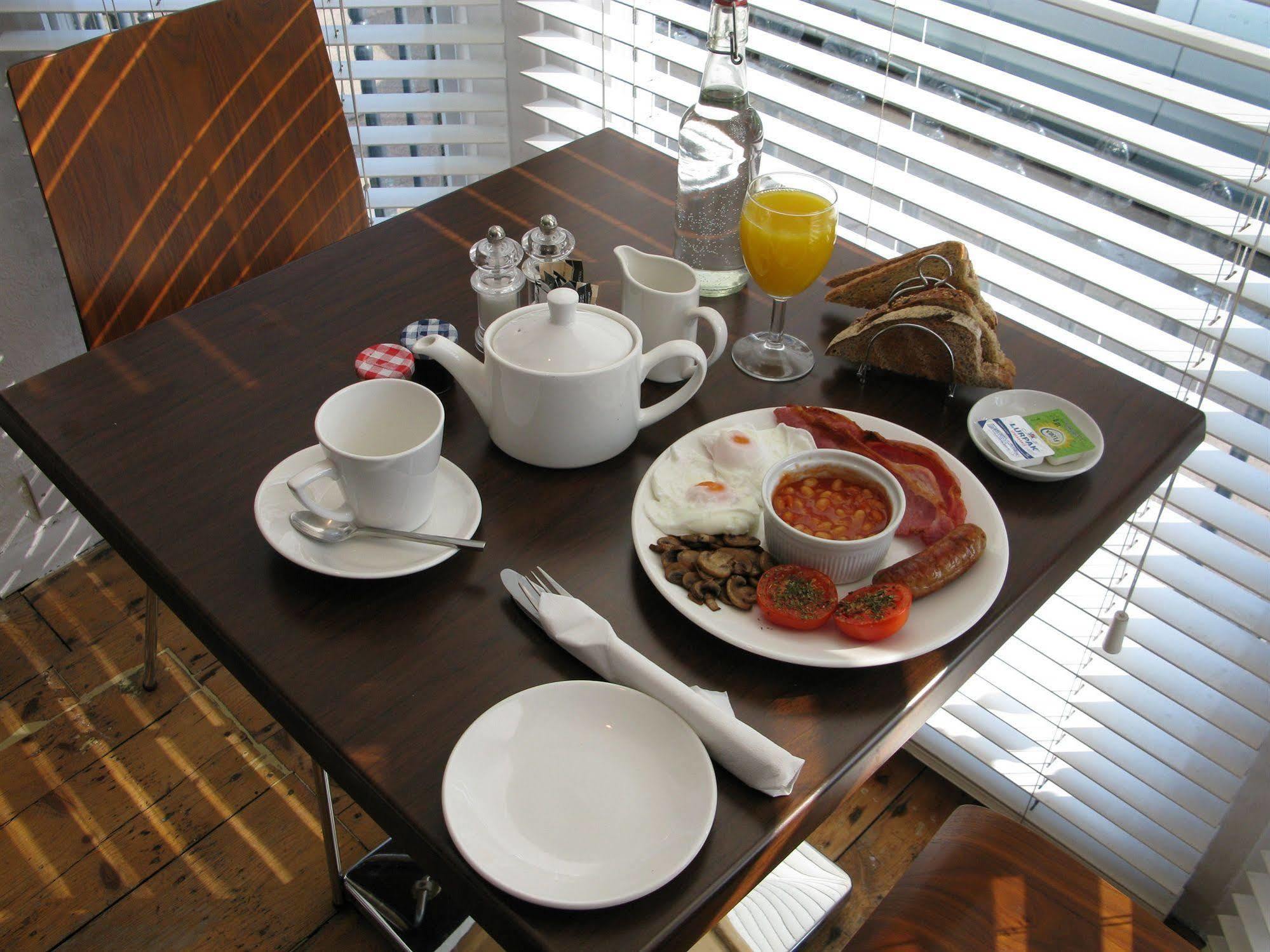 Oyo Lifestyle Hotel Sea Breeze Hove Extérieur photo