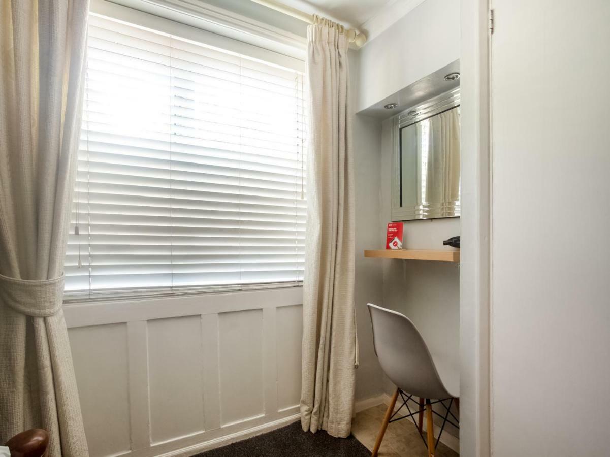 Oyo Lifestyle Hotel Sea Breeze Hove Extérieur photo